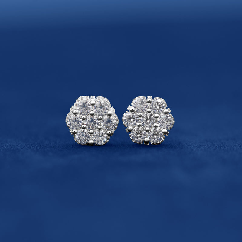 Boucles d'oreilles en moissinite groupée en or blanc 10 carats