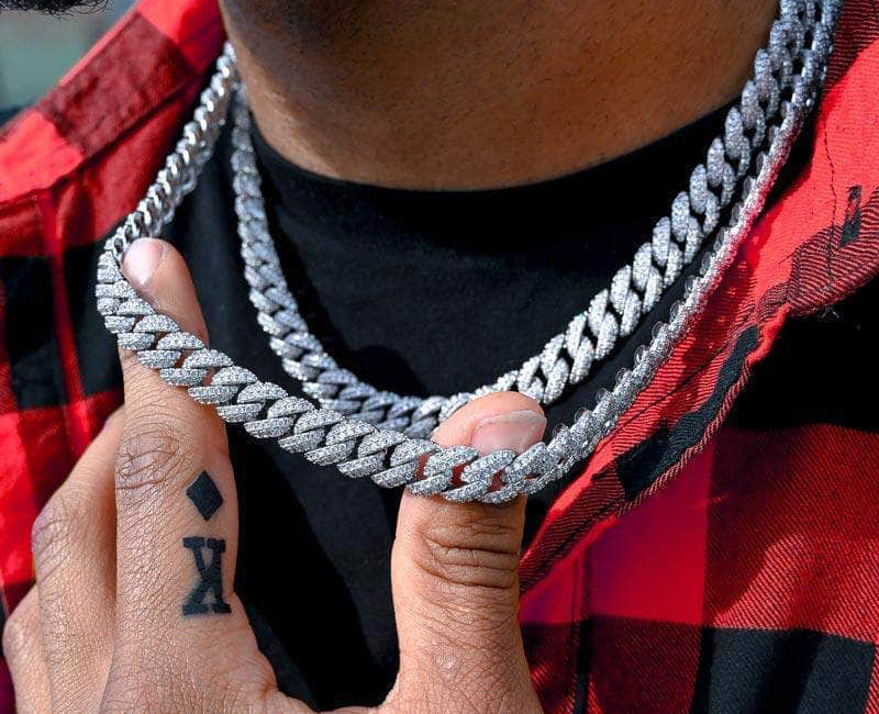 Tips On How To Wear A Chain