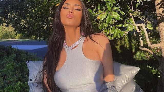 KIM KARDASHIAN'S DIAMOND NAME CHAIN