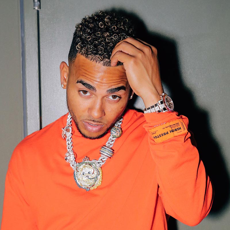 Ozuna Shows Off His Jewelry Collection