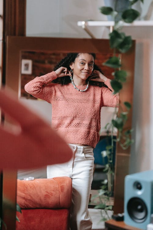 The Perfect Outfit Colors to Style with Rose Gold Jewelry