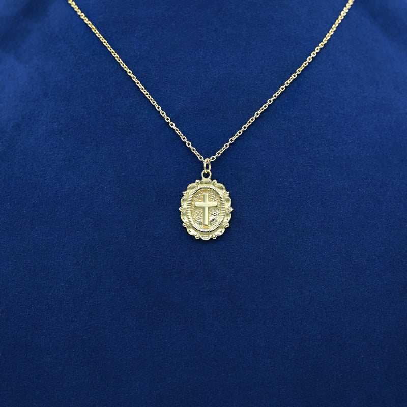 Croix catholique en or