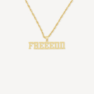 Colgante con nombre de oro universitario personalizado de 10 k - Oro blanco de 10 quilates. / 10 letras