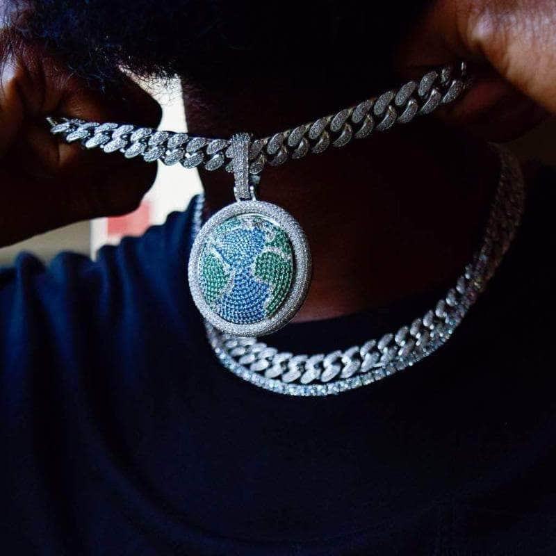 Pres Pendant 18" 5mm Tennis Chain Spinning World Pendant in White Gold